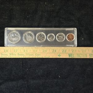 1977 Canada Coin Proof Set Whitman Case Vintage Collectible
